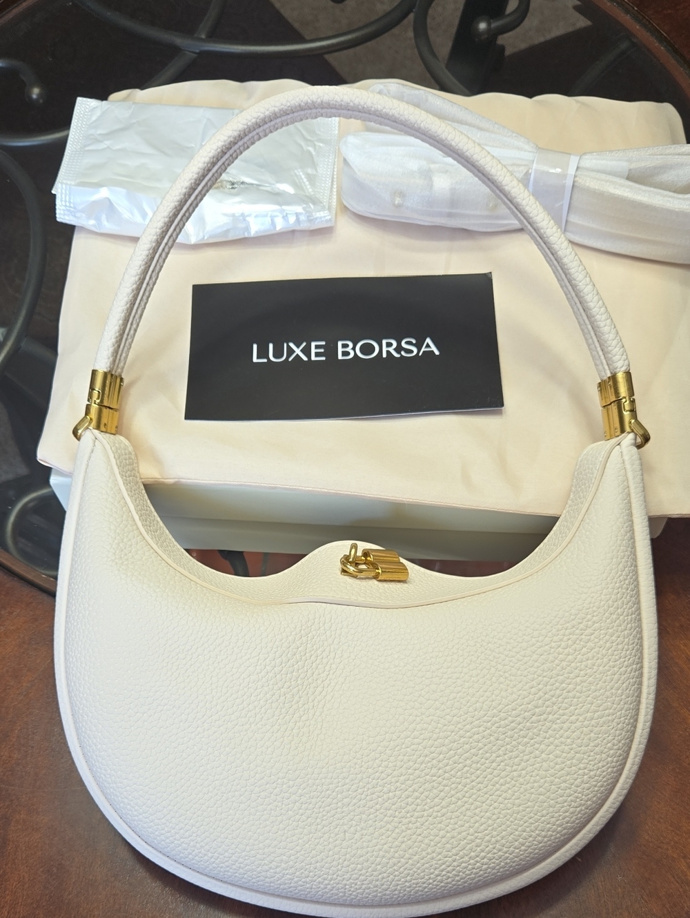 Luxe Borsa Crescent Moon Bag Pebbled Leather Ivory with Gold Hardware